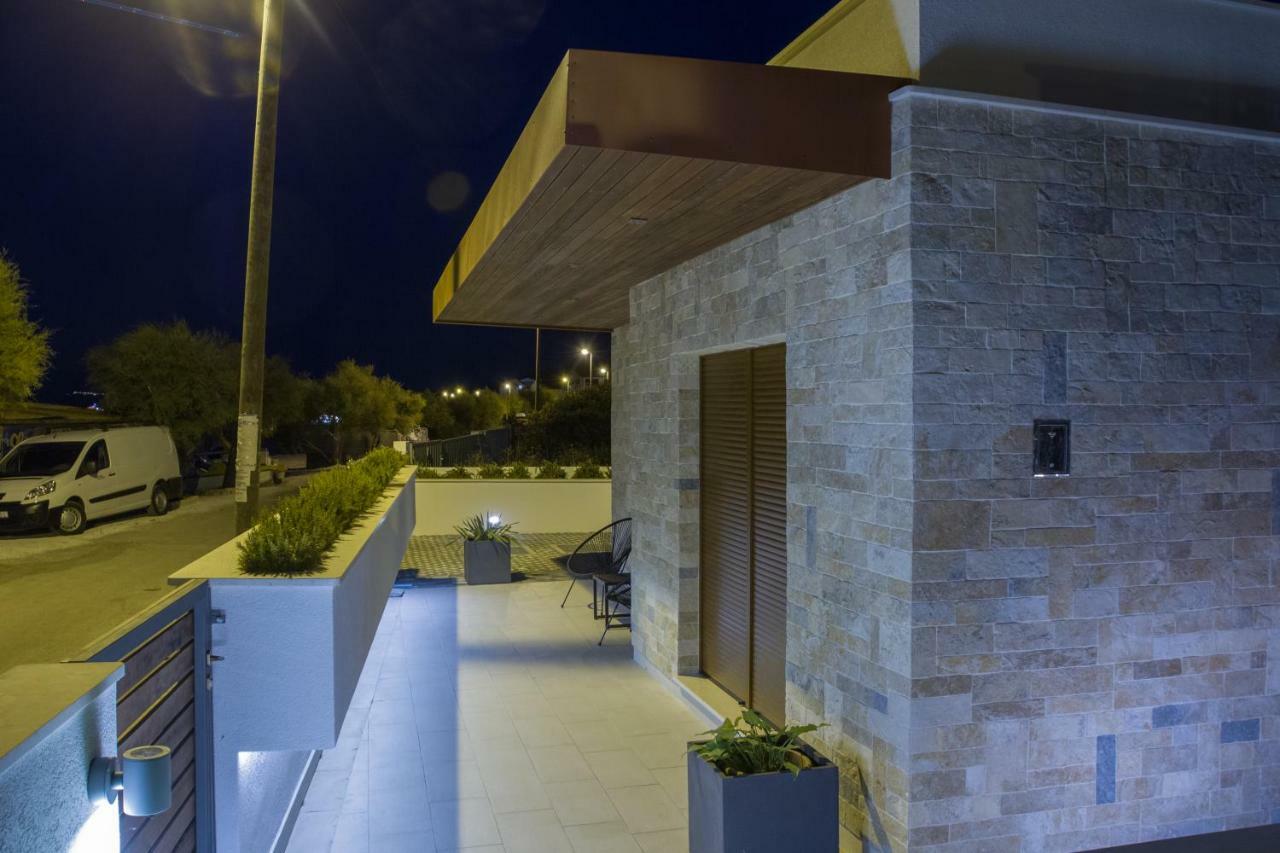Luxury Poolside Villa Slatine Extérieur photo