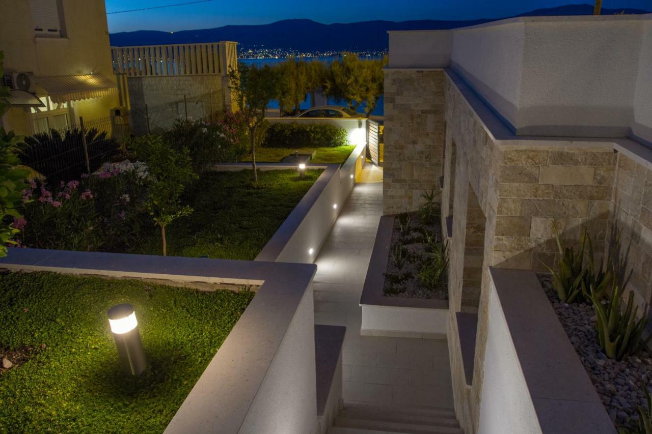 Luxury Poolside Villa Slatine Extérieur photo