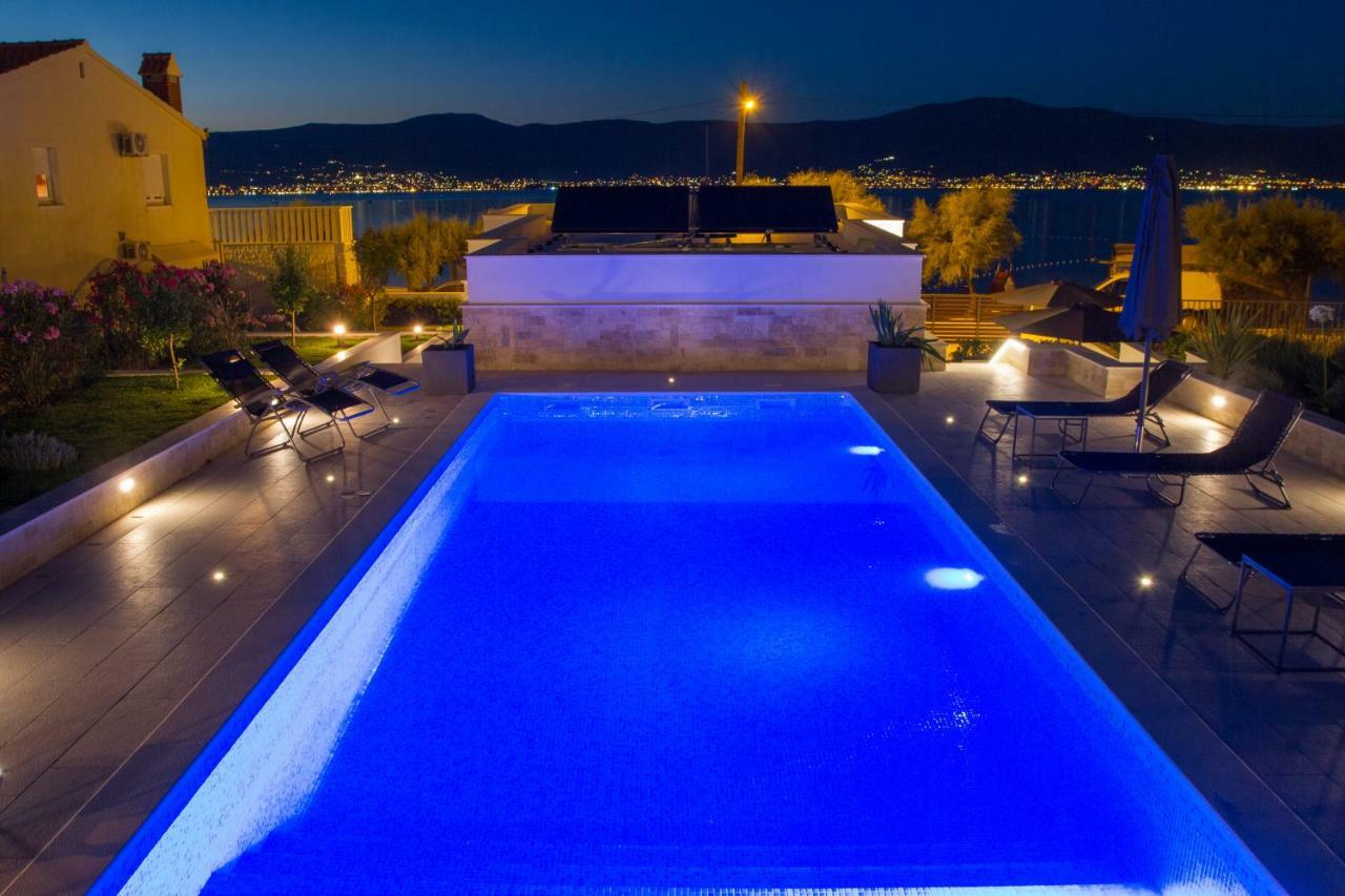 Luxury Poolside Villa Slatine Extérieur photo