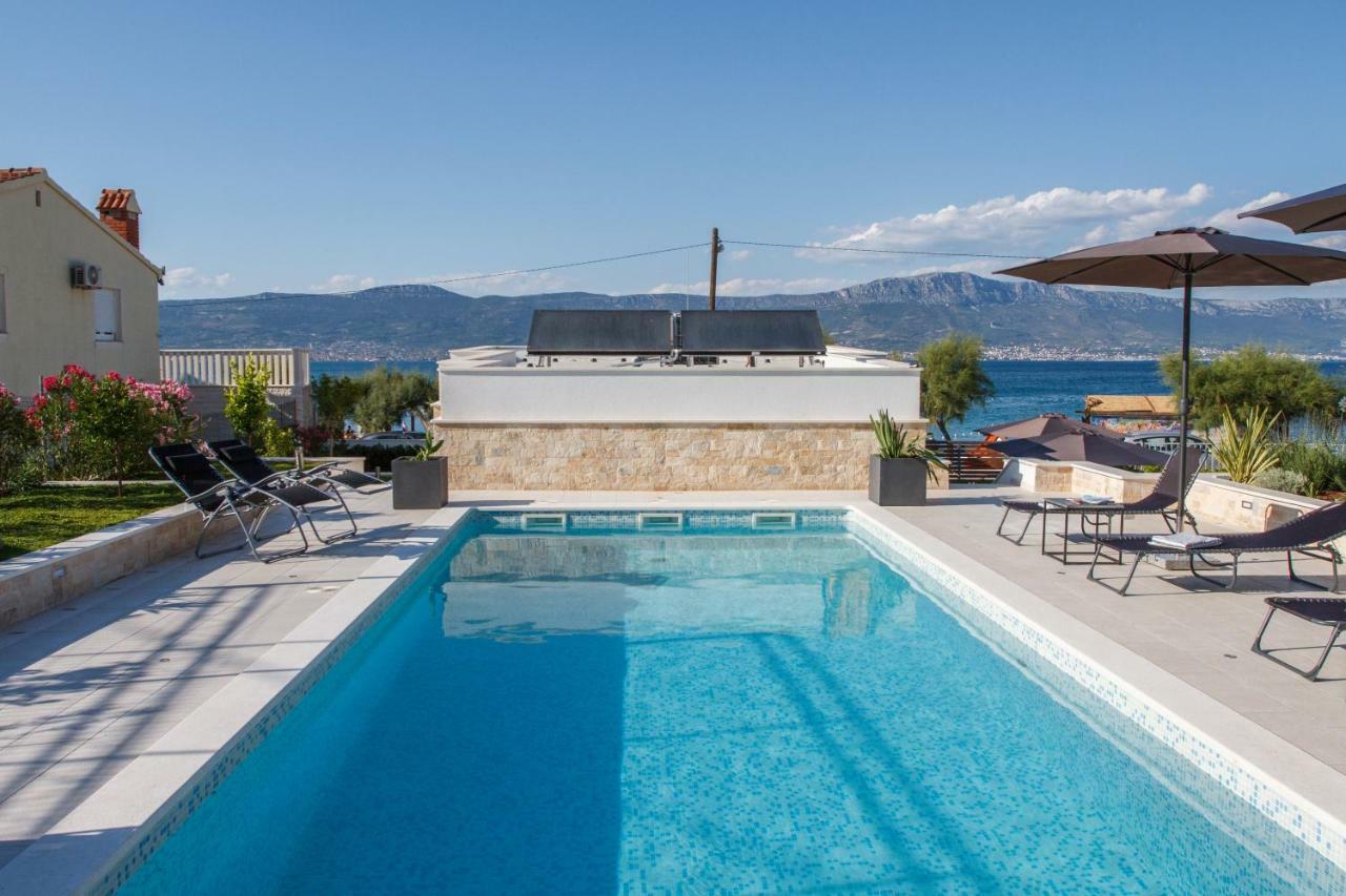 Luxury Poolside Villa Slatine Extérieur photo