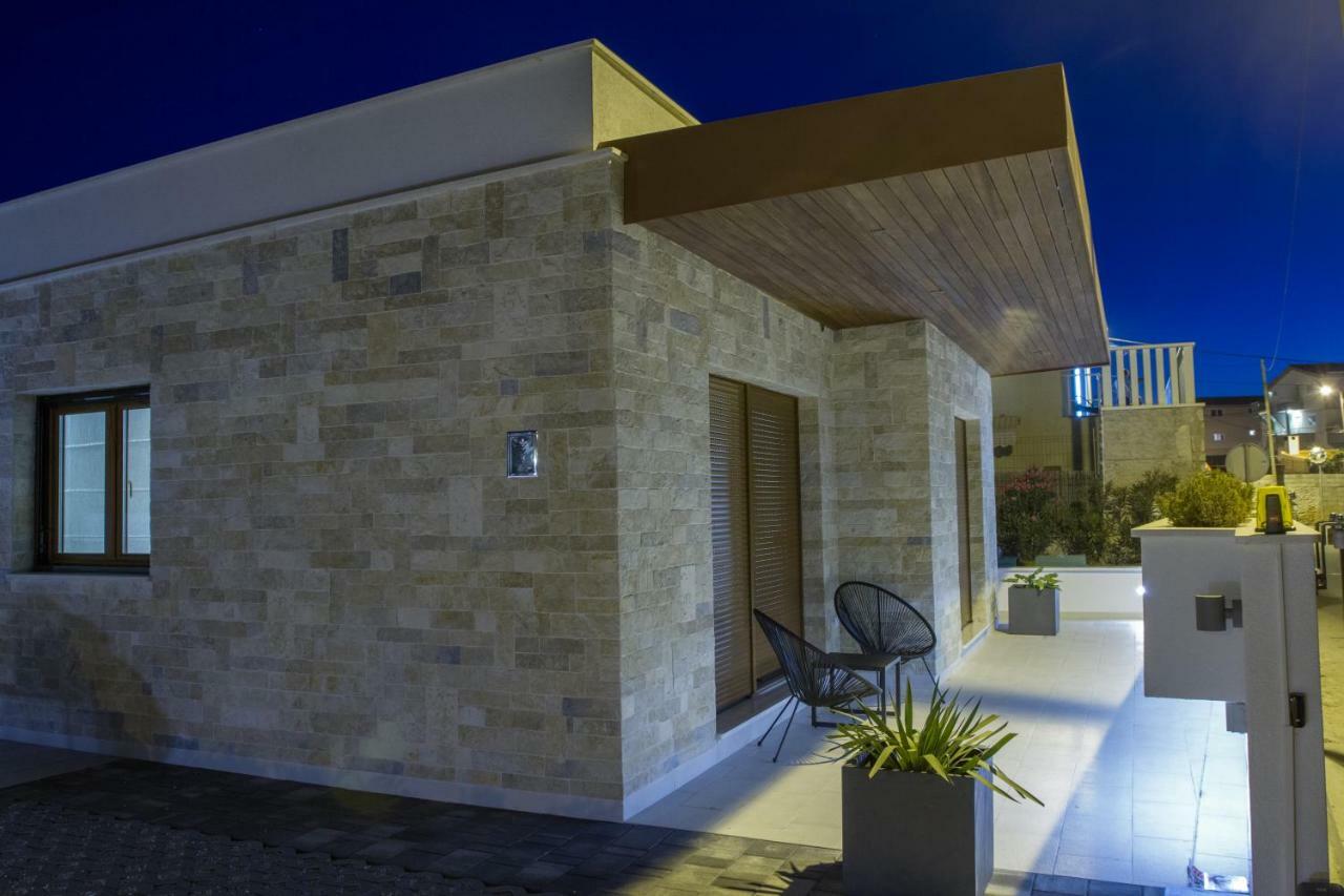 Luxury Poolside Villa Slatine Extérieur photo
