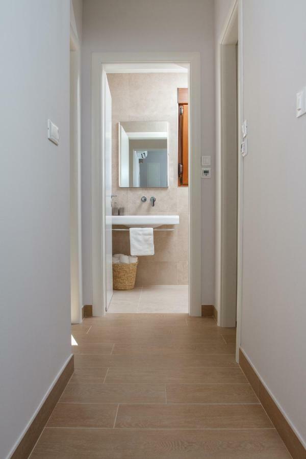 Luxury Poolside Villa Slatine Extérieur photo